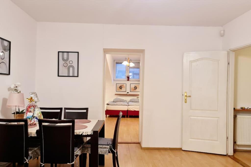 Przestronny Pokoj W Mieszkaniu Na Filipa Krakov Exteriér fotografie